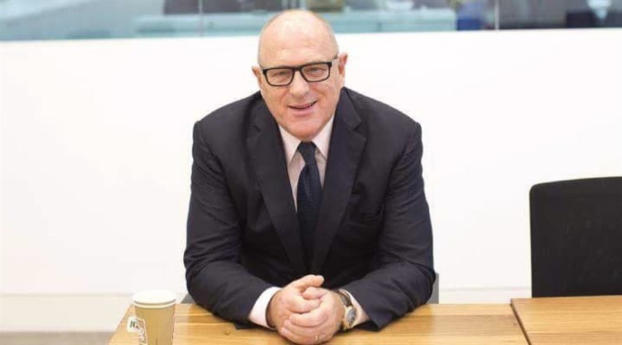 英国财政大臣表示,尽管特朗普威胁要大范围征收贸易关税,仍然希望与美国加强经济合作,以规避这些潜在的关税。他指出,在特朗普首次就任总统时,英美之间的贸易和投资得到了显著增长,因此他对当前形势仍持乐观态度。