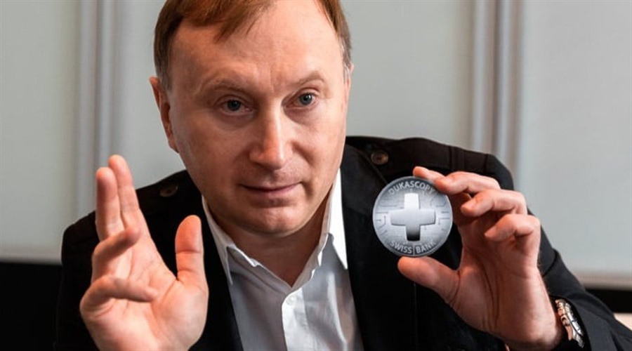 英伟达 2025 财年 Q4 营收 393.31 亿美元,超出市场预期的 380.45 亿美元,上年同期为 221 亿美元。