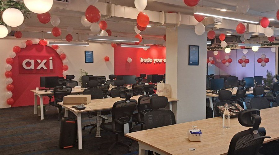 纳斯达克指数突破19100.00大关,当前报19100.04,日内上涨0.39%